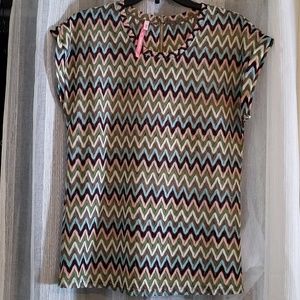 Adorable dressy blouse-excellent condition